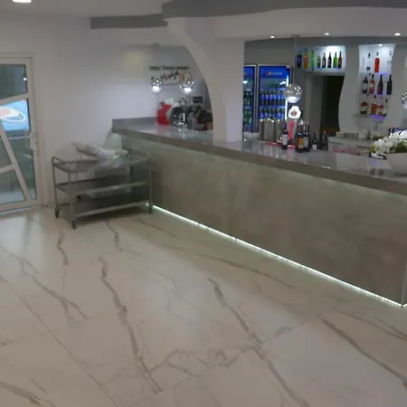 Za Miedza Motel