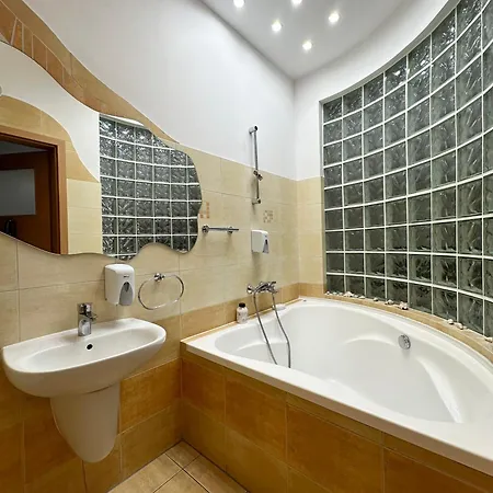 Za Miedza Motel 2*