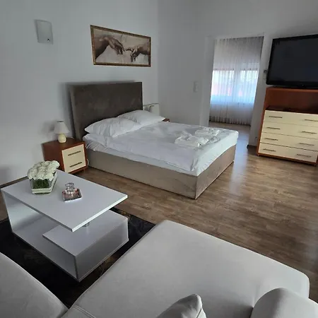 Za Miedza Motel