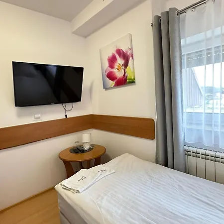 Za Miedza Motel