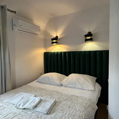 Za Miedza Motel