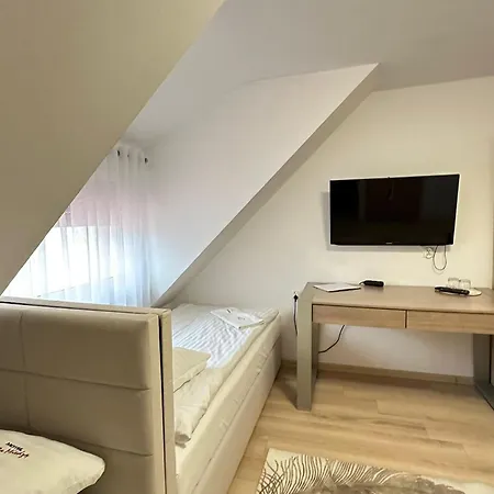 Za Miedza Motel 2*