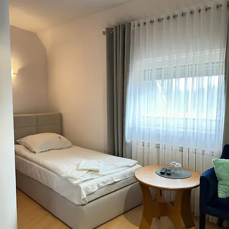 Za Miedza Motel