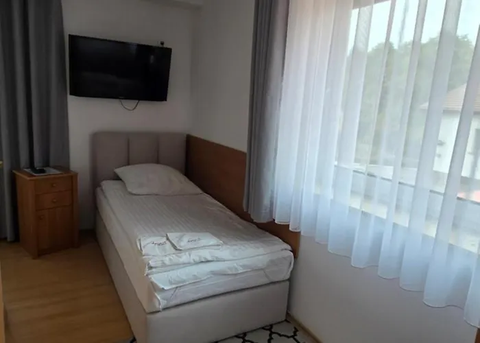 Za Miedza Motel Bralin